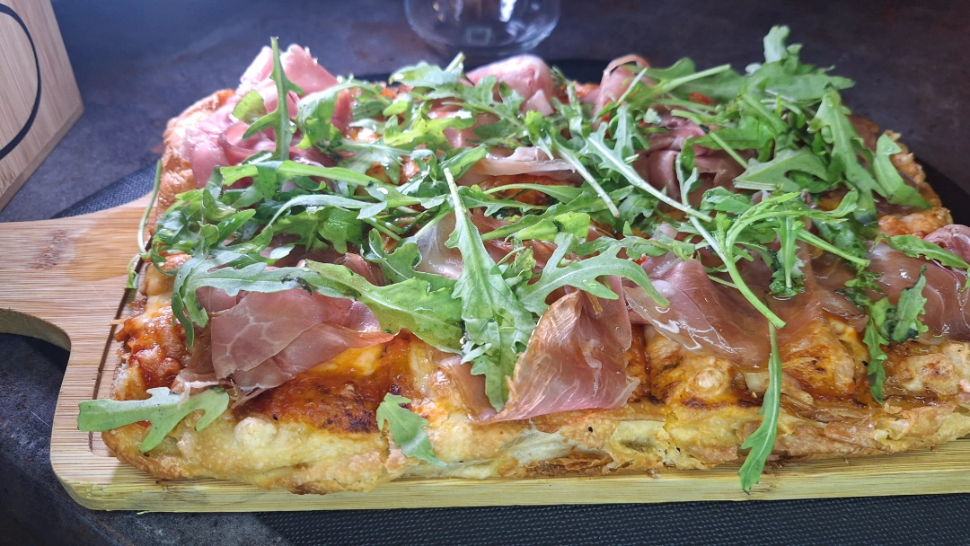 Home Pinsa Crudo e Rucola